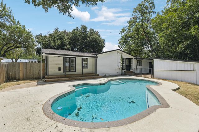 908 Kent ST, Taylor, TX 76574