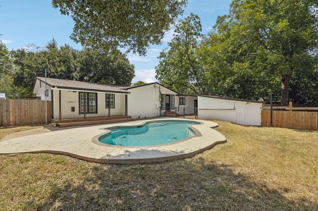 908 Kent ST, Taylor, TX 76574