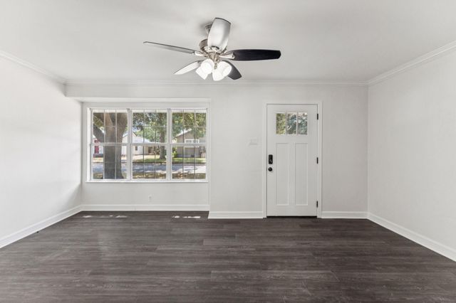 908 Kent ST, Taylor, TX 76574