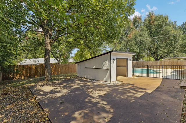 908 Kent ST, Taylor, TX 76574