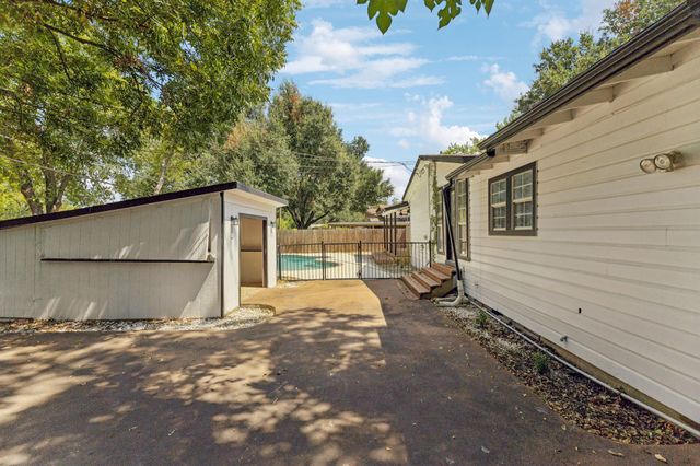 908 Kent ST, Taylor, TX 76574