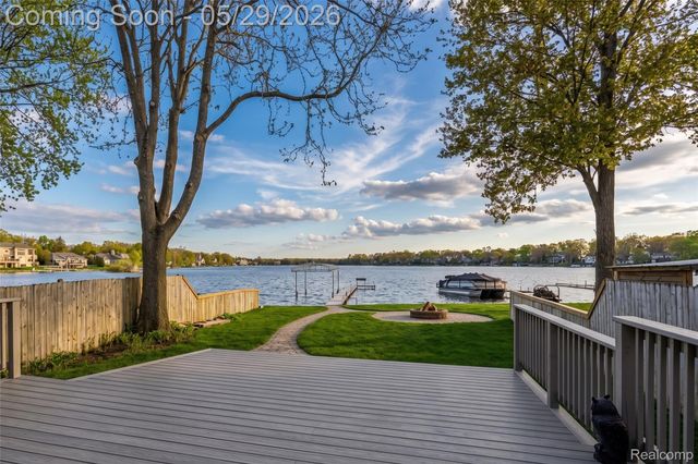 3506 Union Lake Road, Commerce Charter Township, MI 48382
