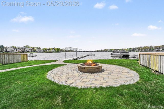 3506 Union Lake Road, Commerce Charter Township, MI 48382