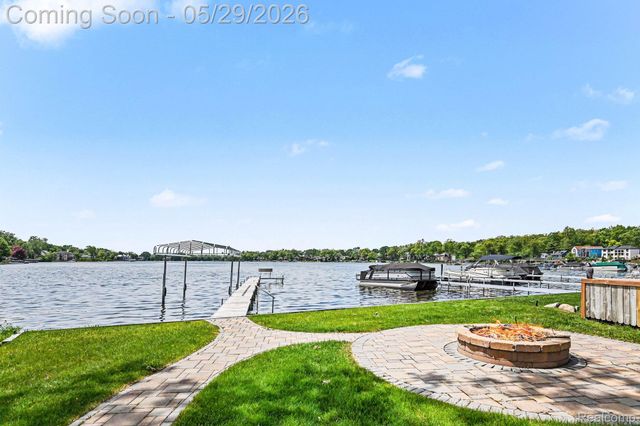 3506 Union Lake Road, Commerce Charter Township, MI 48382