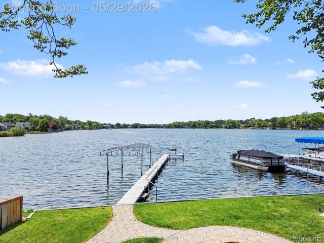 3506 Union Lake Road, Commerce Charter Township, MI 48382