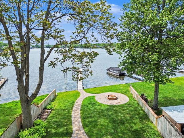 3506 Union Lake Road, Commerce Charter Township, MI 48382