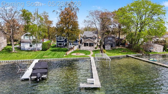 3506 Union Lake Road, Commerce Charter Township, MI 48382