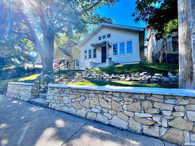 133 NE ROCK ISLAND Avenue, Peoria, IL 61603