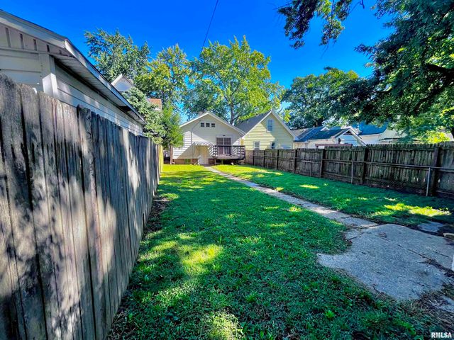 133 NE ROCK ISLAND Avenue, Peoria, IL 61603