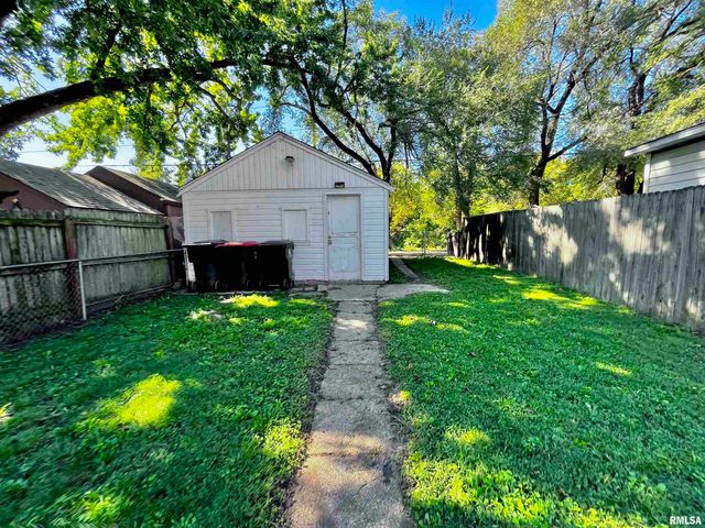 133 NE ROCK ISLAND Avenue, Peoria, IL 61603