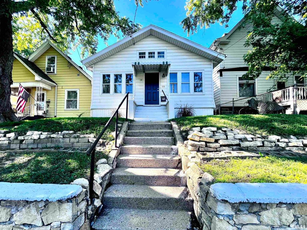 133 NE ROCK ISLAND Avenue, Peoria, IL 61603