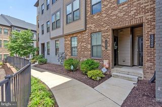 13240 LAKE WOODLAND WAY #5F, Herndon, VA 20171