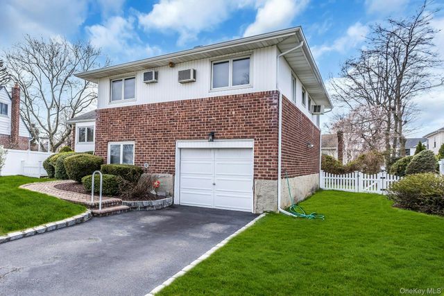 85 Audrey Avenue, Plainview, NY 11803
