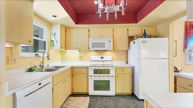 3823 GLEN OAKS DRIVE E 83, Sarasota, FL 34232