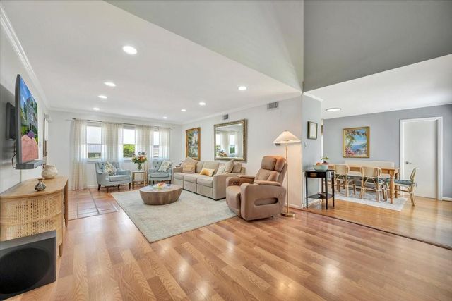 112 Oak Road, Clear Lake Shores, TX 77565