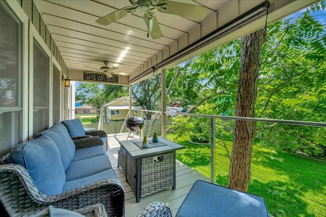 112 Oak Road, Clear Lake Shores, TX 77565