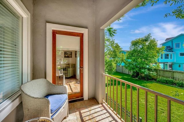 112 Oak Road, Clear Lake Shores, TX 77565