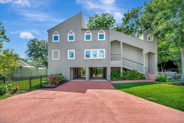 112 Oak Road, Clear Lake Shores, TX 77565