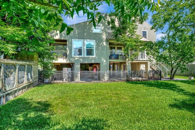 112 Oak Road, Clear Lake Shores, TX 77565