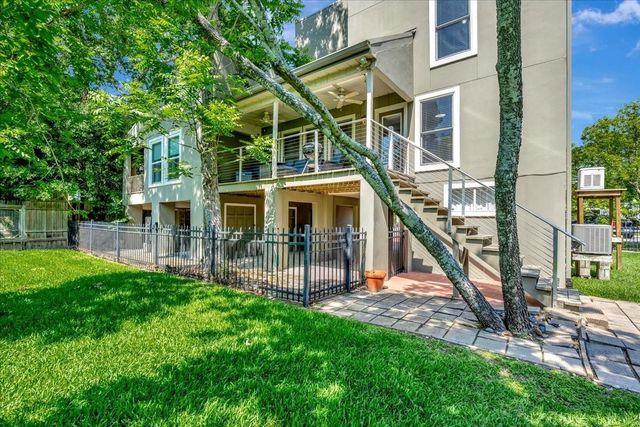 112 Oak Road, Clear Lake Shores, TX 77565