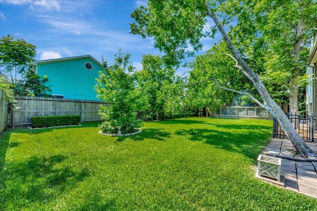 112 Oak Road, Clear Lake Shores, TX 77565