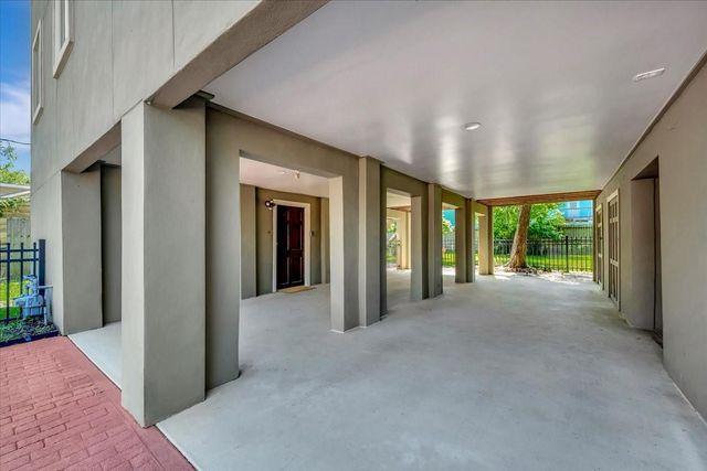 112 Oak Road, Clear Lake Shores, TX 77565
