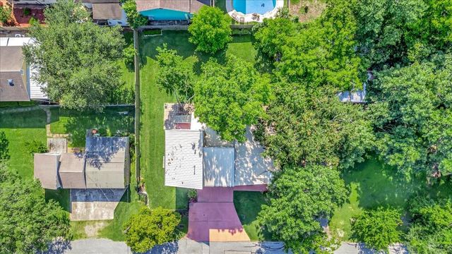 112 Oak Road, Clear Lake Shores, TX 77565