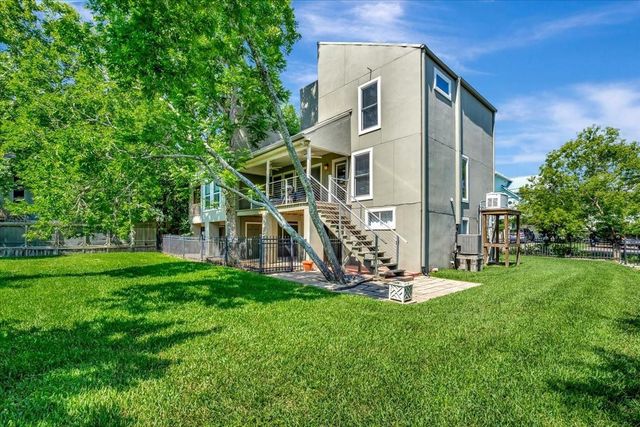 112 Oak Road, Clear Lake Shores, TX 77565