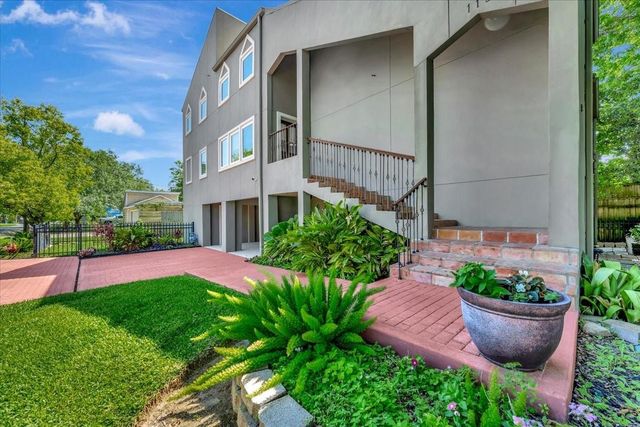 112 Oak Road, Clear Lake Shores, TX 77565