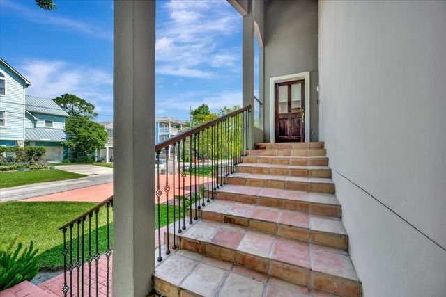 112 Oak Road, Clear Lake Shores, TX 77565