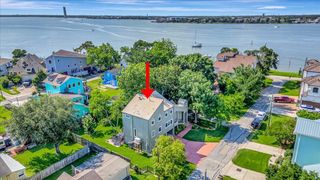 112 Oak Road, Clear Lake Shores, TX 77565