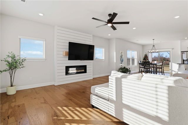 1271 Bootleg Road, Centerton, AR 72719