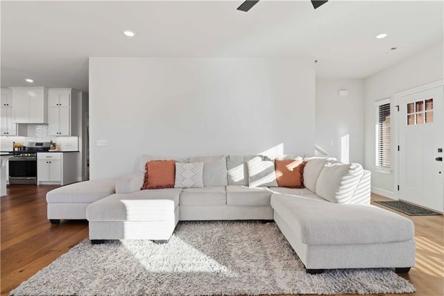 1271 Bootleg Road, Centerton, AR 72719