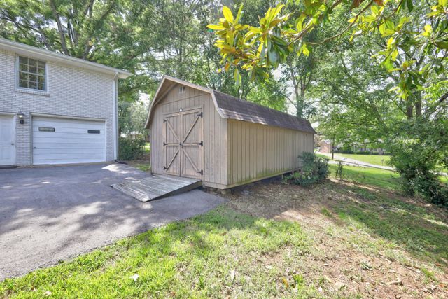 101 Hillside Dr, Old Hickory, TN 37138