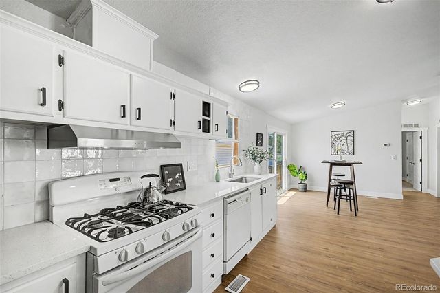 10598 Barron Circle, Longmont, CO 80504