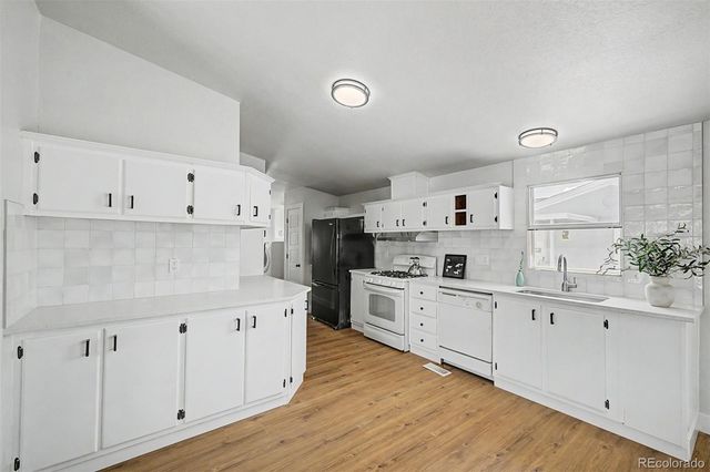 10598 Barron Circle, Longmont, CO 80504