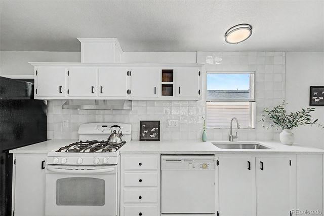 10598 Barron Circle, Longmont, CO 80504