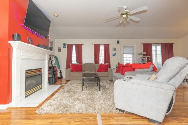 3840 Collingswood Drive, Evansville, IN 47725