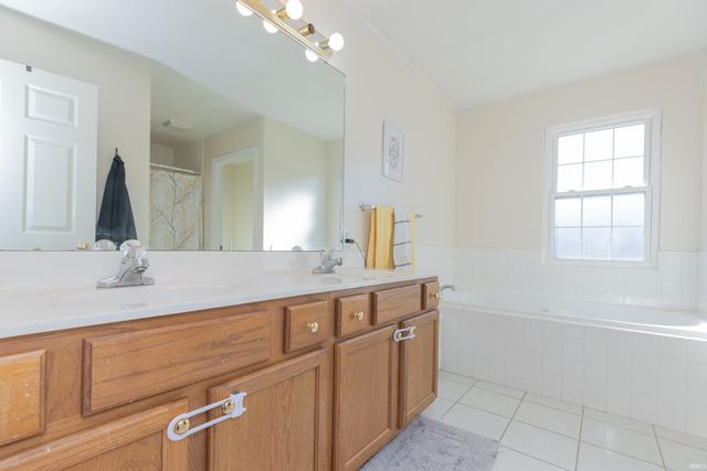 3840 Collingswood Drive, Evansville, IN 47725