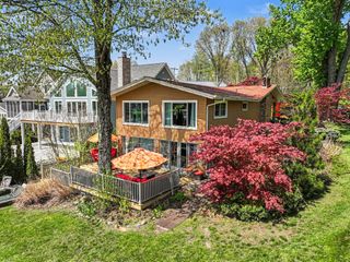 50575 W Lakeshore Drive, Silver Creek Twp, MI 49047