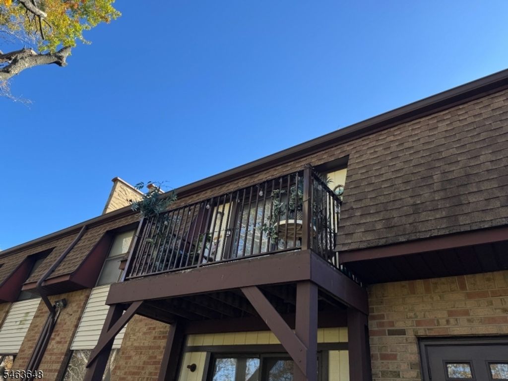 910 N Oaks Blvd, North Brunswick Twp., NJ 08902 — photo 2