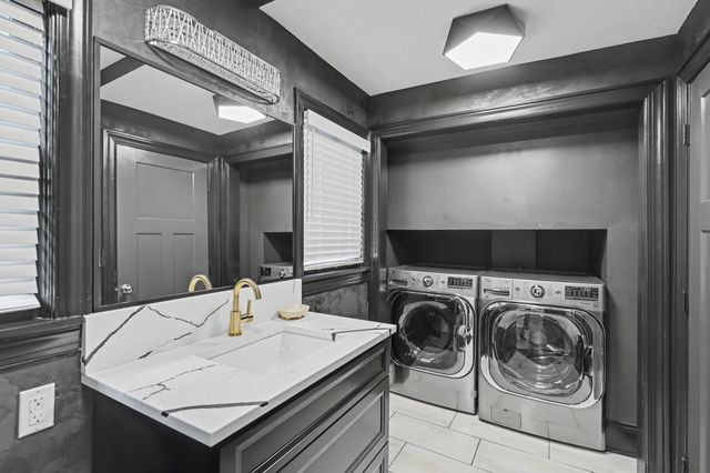 303 51st Street, Des Moines, IA 50312
