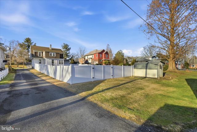 125 E FERDINAND ST, Manheim, PA 17545