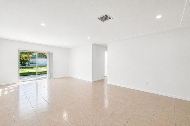 330 W 22ND Court, Riviera Beach, FL 33404