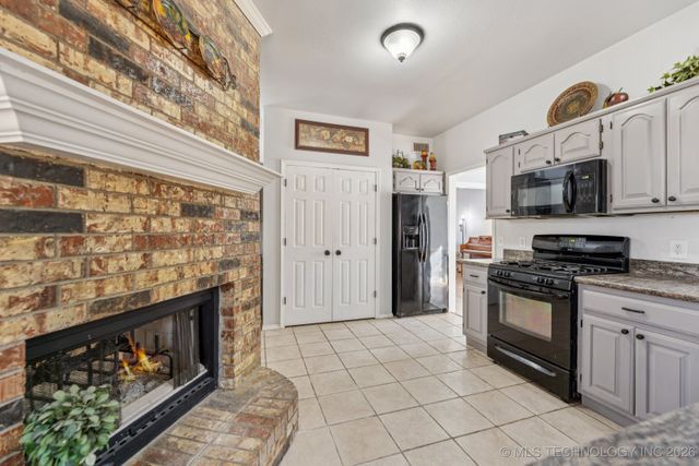 1204 N Willow Avenue, Broken Arrow, OK 74012