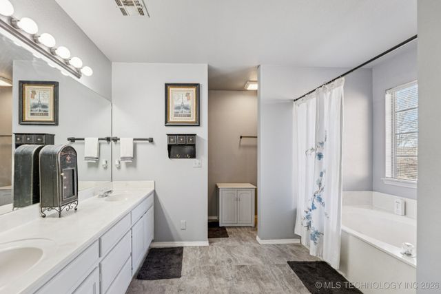 1204 N Willow Avenue, Broken Arrow, OK 74012