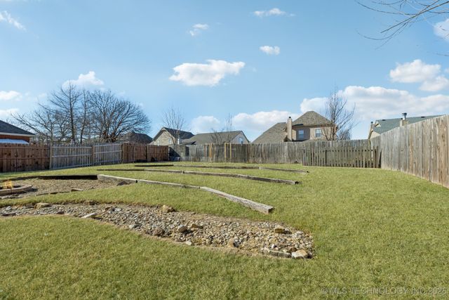 1204 N Willow Avenue, Broken Arrow, OK 74012