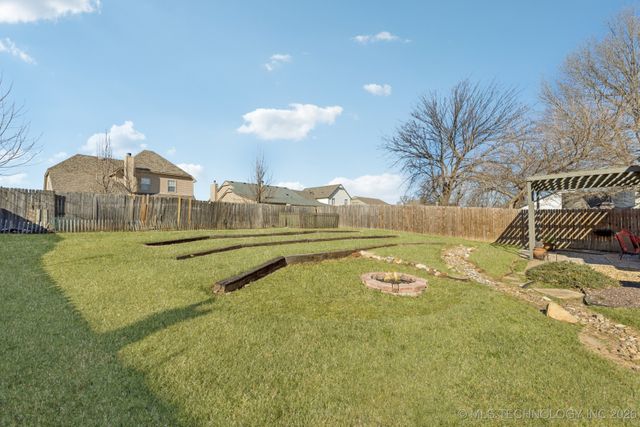 1204 N Willow Avenue, Broken Arrow, OK 74012