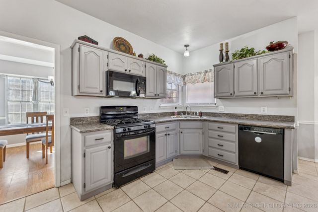 1204 N Willow Avenue, Broken Arrow, OK 74012