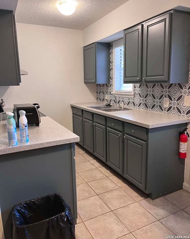 911 Vance Jackson Rd Apt 112, San Antonio, TX 78201